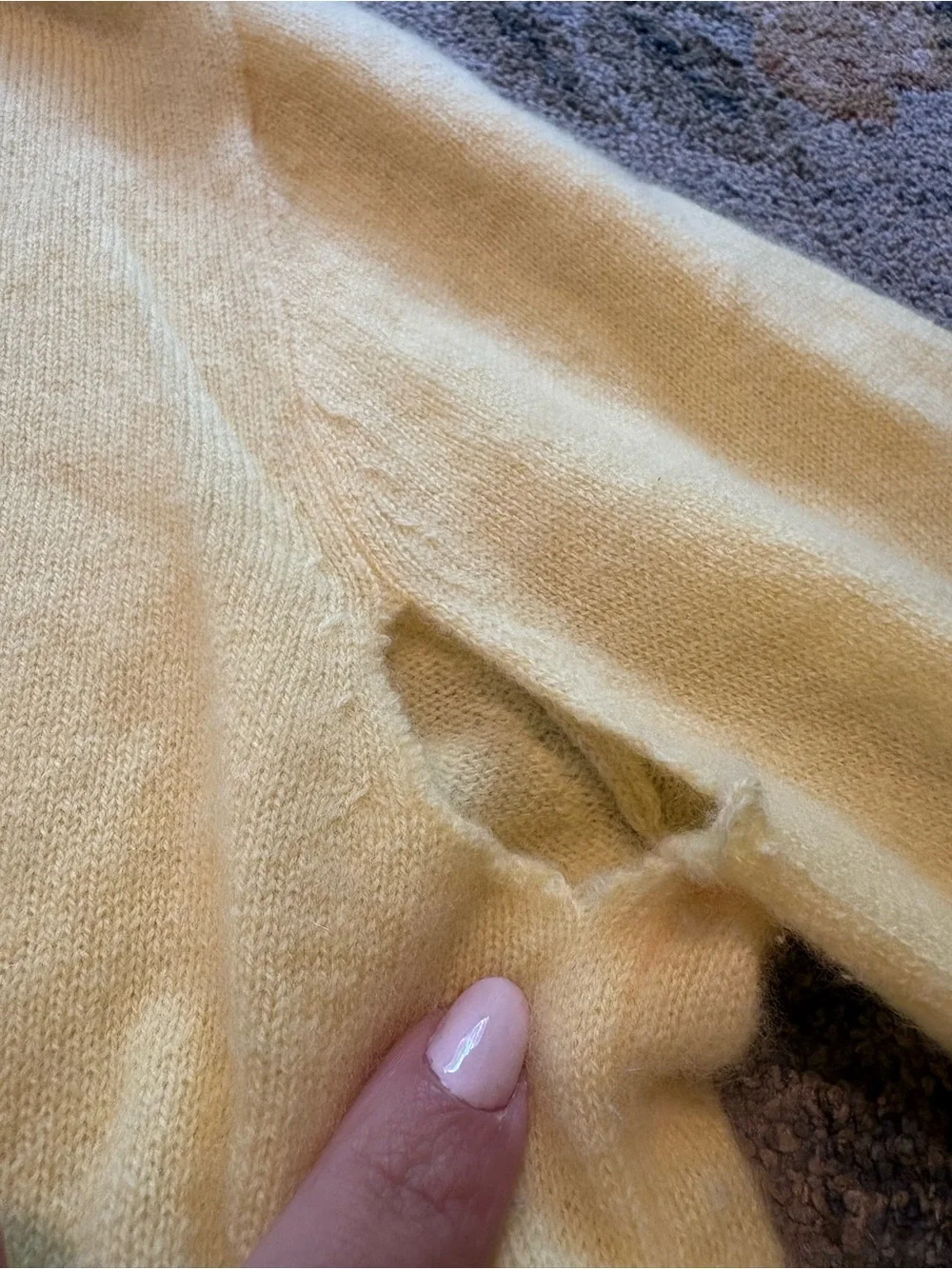 J Crew Men’s Cashmere Crewneck Sweater Size Small Yellow FLAW